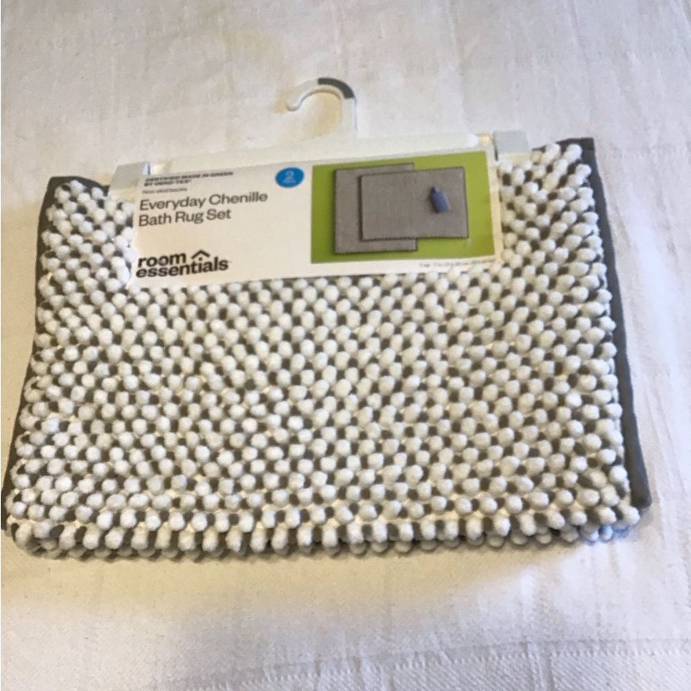 2 PACK Room Essentials Gray and White Bath Rug Set